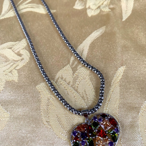 Silver heart on 17-18” chain with multicolored stones. Excellent condition - Picture 3 of 6